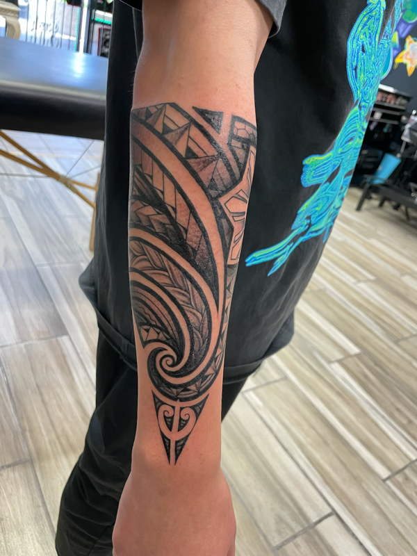 Polynesian Tattoo Artist Michael Rosal - Sin City Tattoo Shop